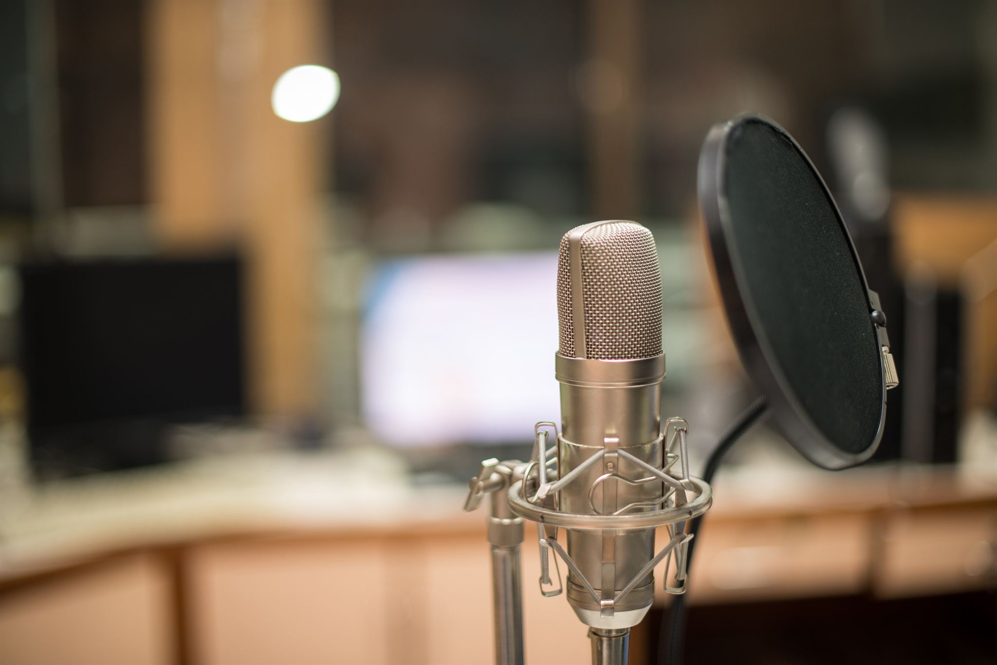 Conference microphone for clear audio capture