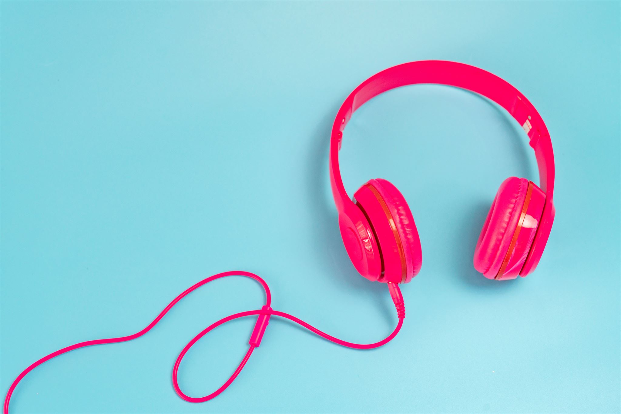 Comfortable headset with cushioned ear pads